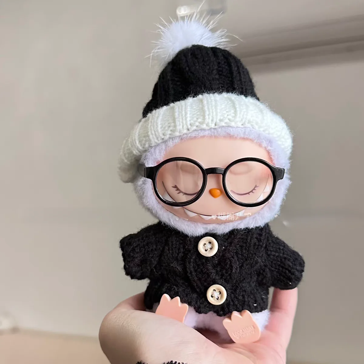 For Labubu clothes Accessories Black and White Sweater Set Paired with hats and glasses Enhance labubu's temperature Labubu ropa