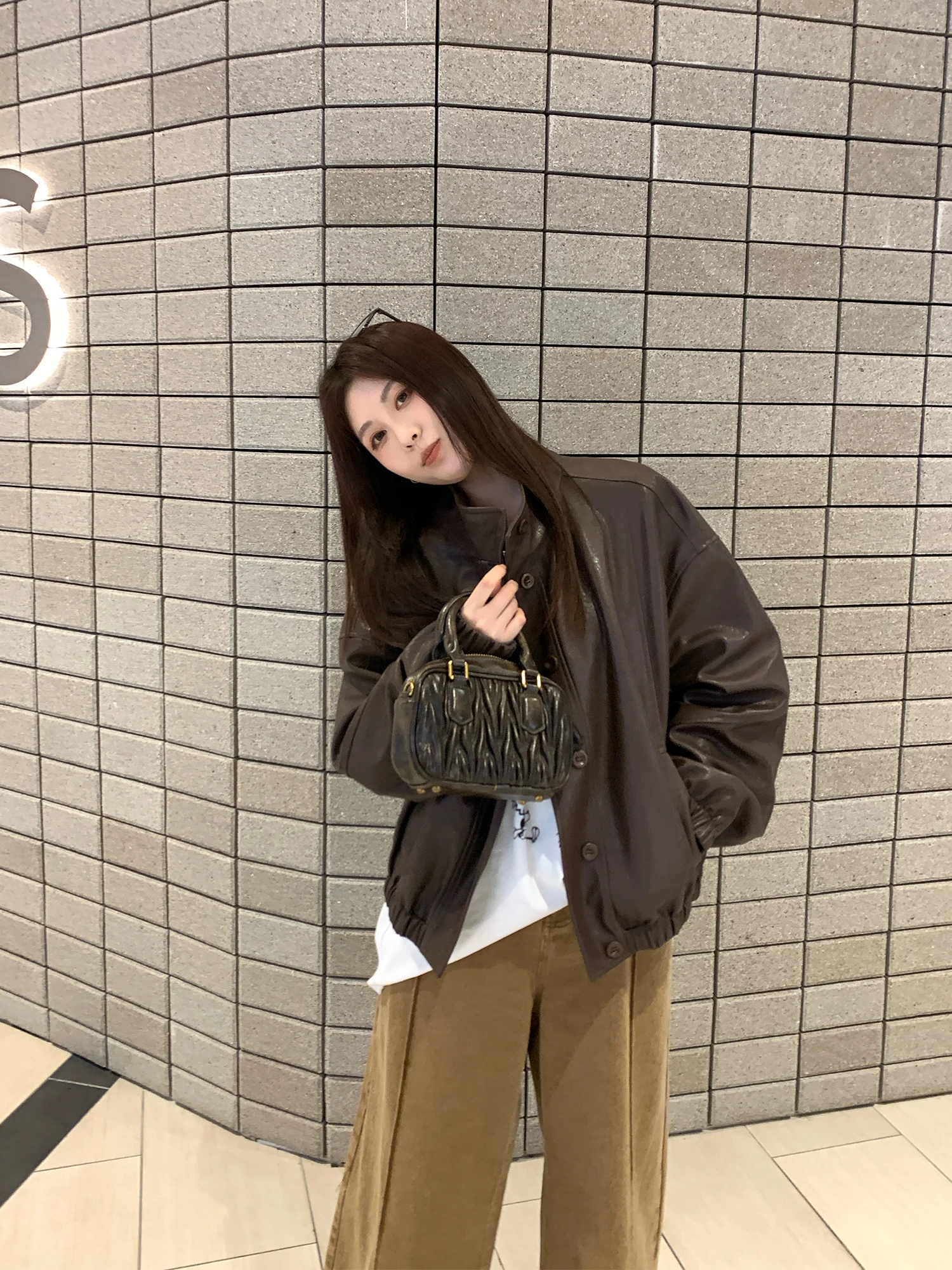 ファッショナブルなPUレザー製ジャケット、大きいサイズ、スタンドカラー、スリムフィット、レディースアウター、秋シーズン、スリムプラスサイズコート