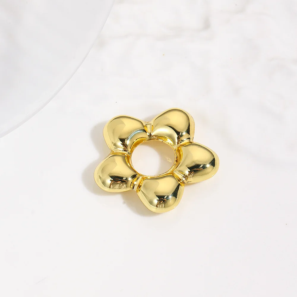 Personalized exaggerated copper three-dimensional hollow love flower pendant made of necklace bracelet DIY accessories jewelry