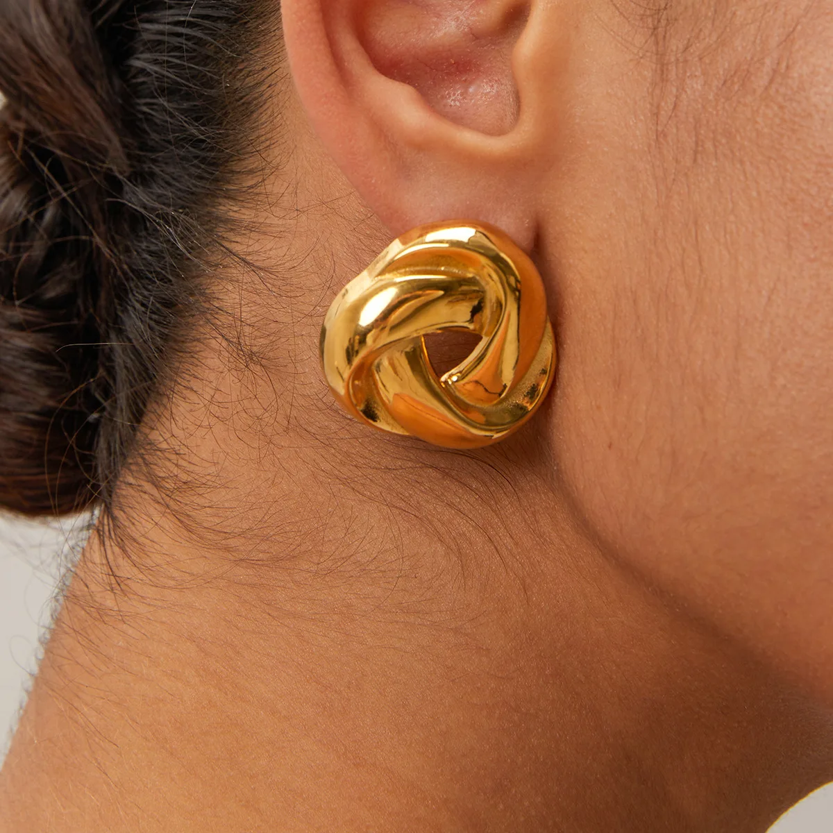 

Stainless Steel PVD 18K Gold Plated Tarnish Twist Button Stud Earrings For Woman Jewelry Wholesale Trendy