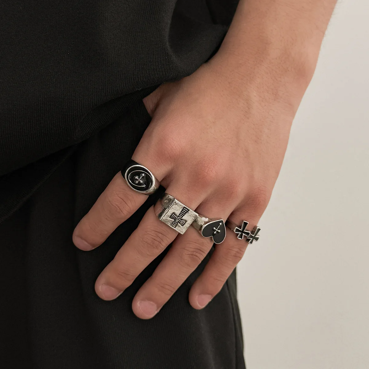 4pcs/set Hip Hop Cross Ring Set Neutral Enamel Geometric Heart Open Ring Dark Punk Style Street Performance Jewelry Accessories