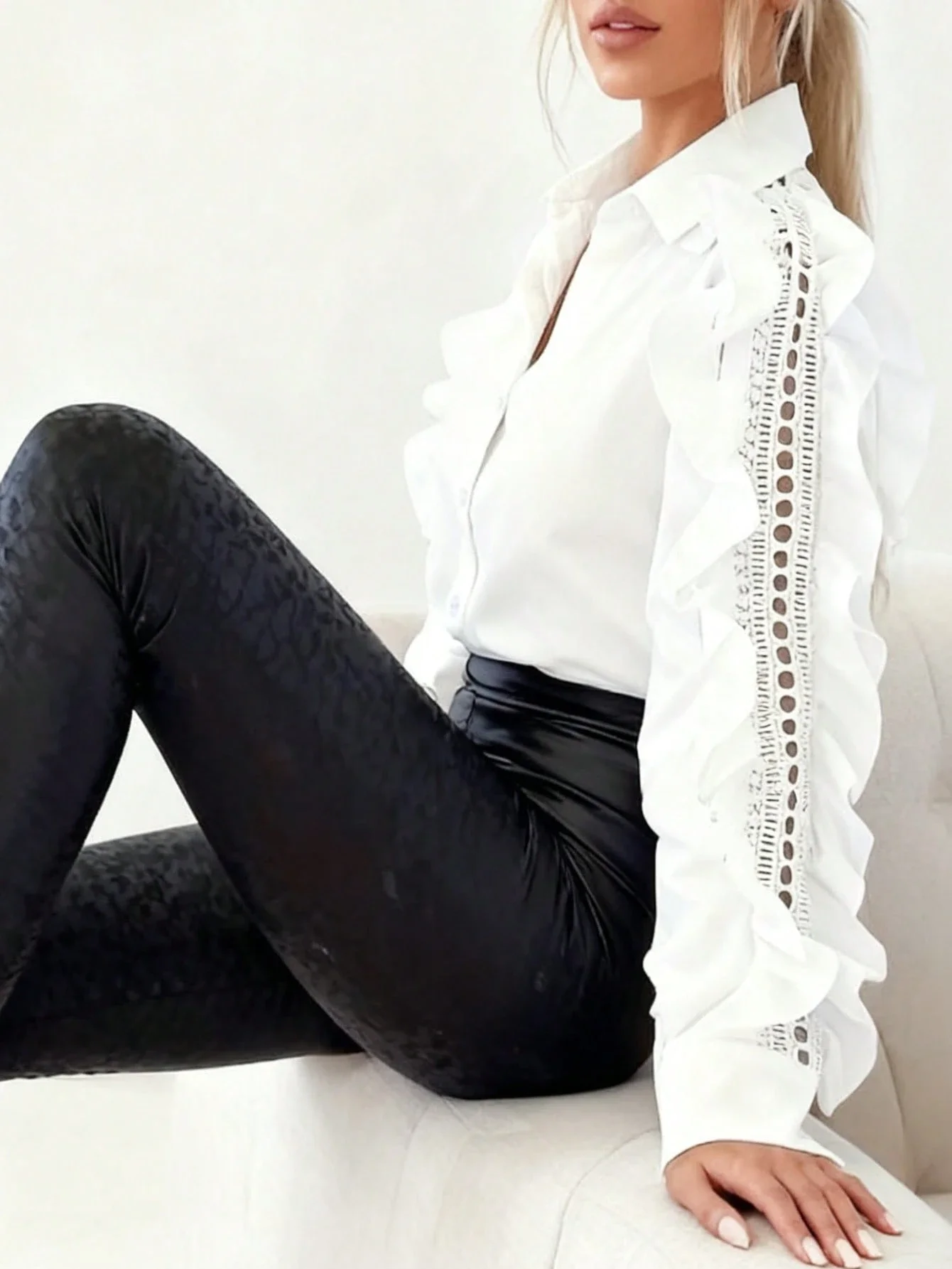 

Women's Ruffle Lace Splice Turn-Down Collar Button Long Sleeve Blouse