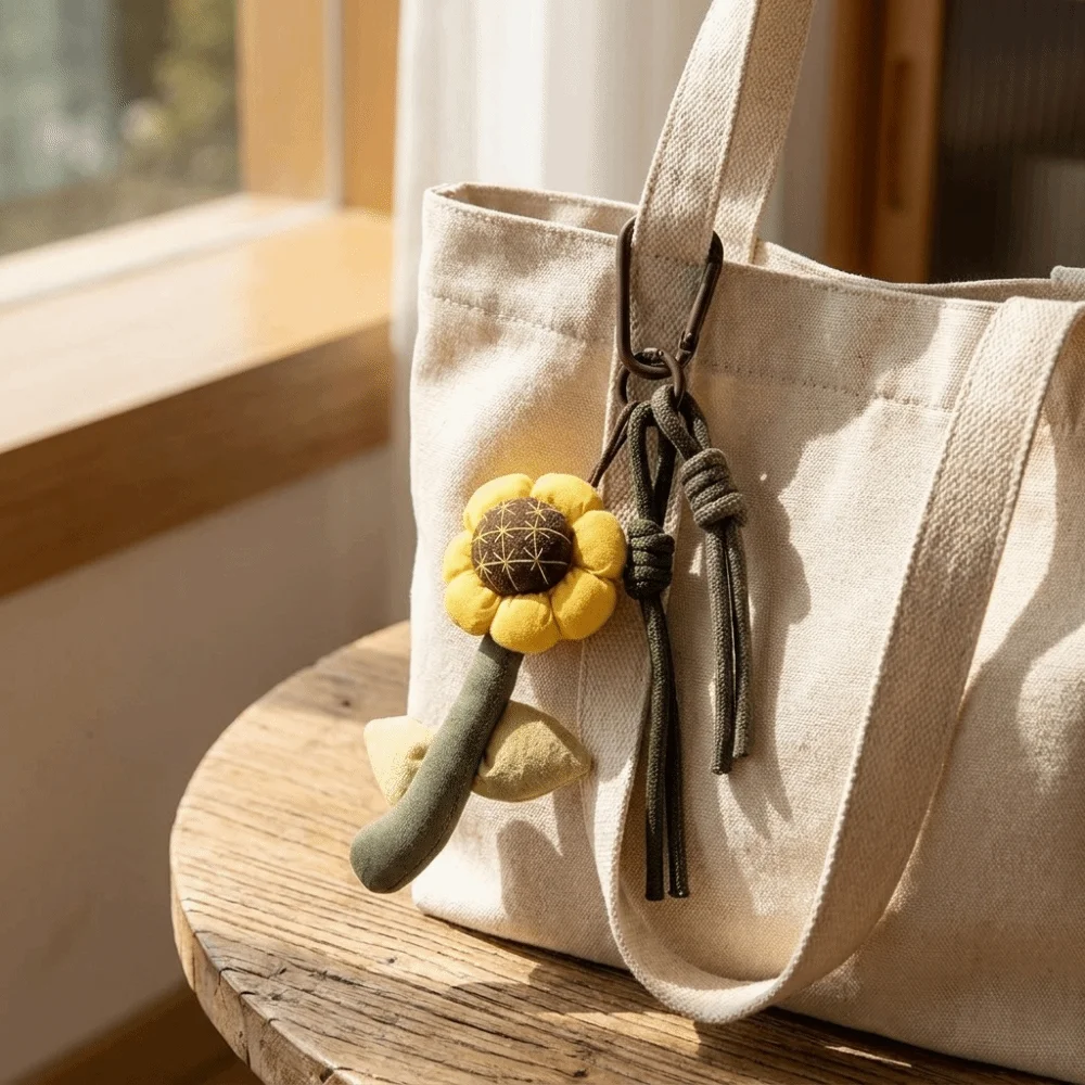 Vintage Stoffblumen-Schlüsselanhänger mit Karabinerhaken, Luffa-Taschenanhänger im pastoralen Stil, leichter Quasten-Botanik-Schlüsselring für Rucksack – Detail 3
