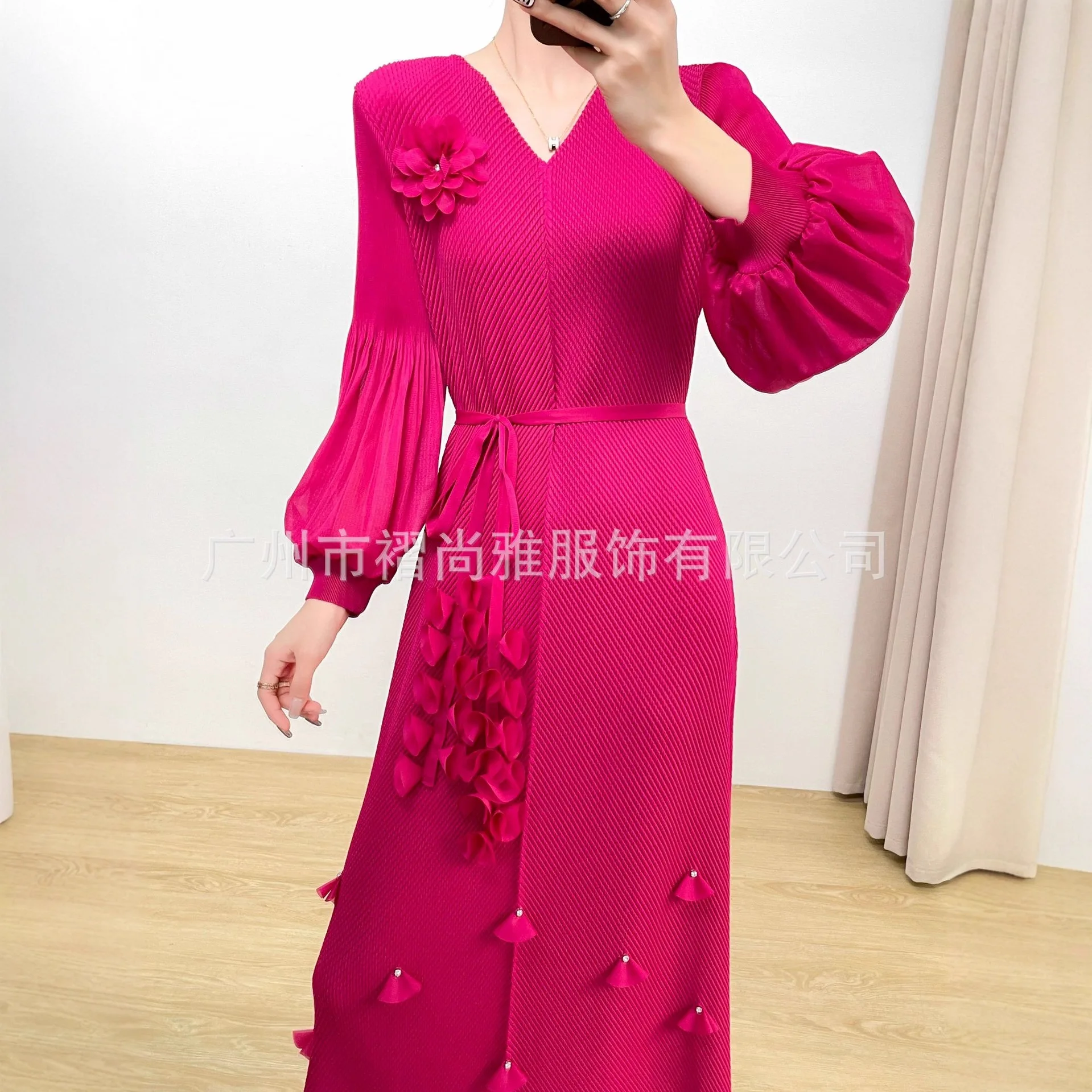 مياكي الطيات 2025 الخريف والشتاء جديد ثلاثي الأبعاد الزهور مقياس السمك الطيات التعادل فستان بلون تنورة أنيقة الإناث