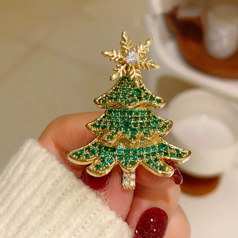 

Winter New Beautiful French Christmas Brooch Elegant Temperament Xmas Tree Rotate Snowflake Corsage Suit Pin Buckle Holiday Gift