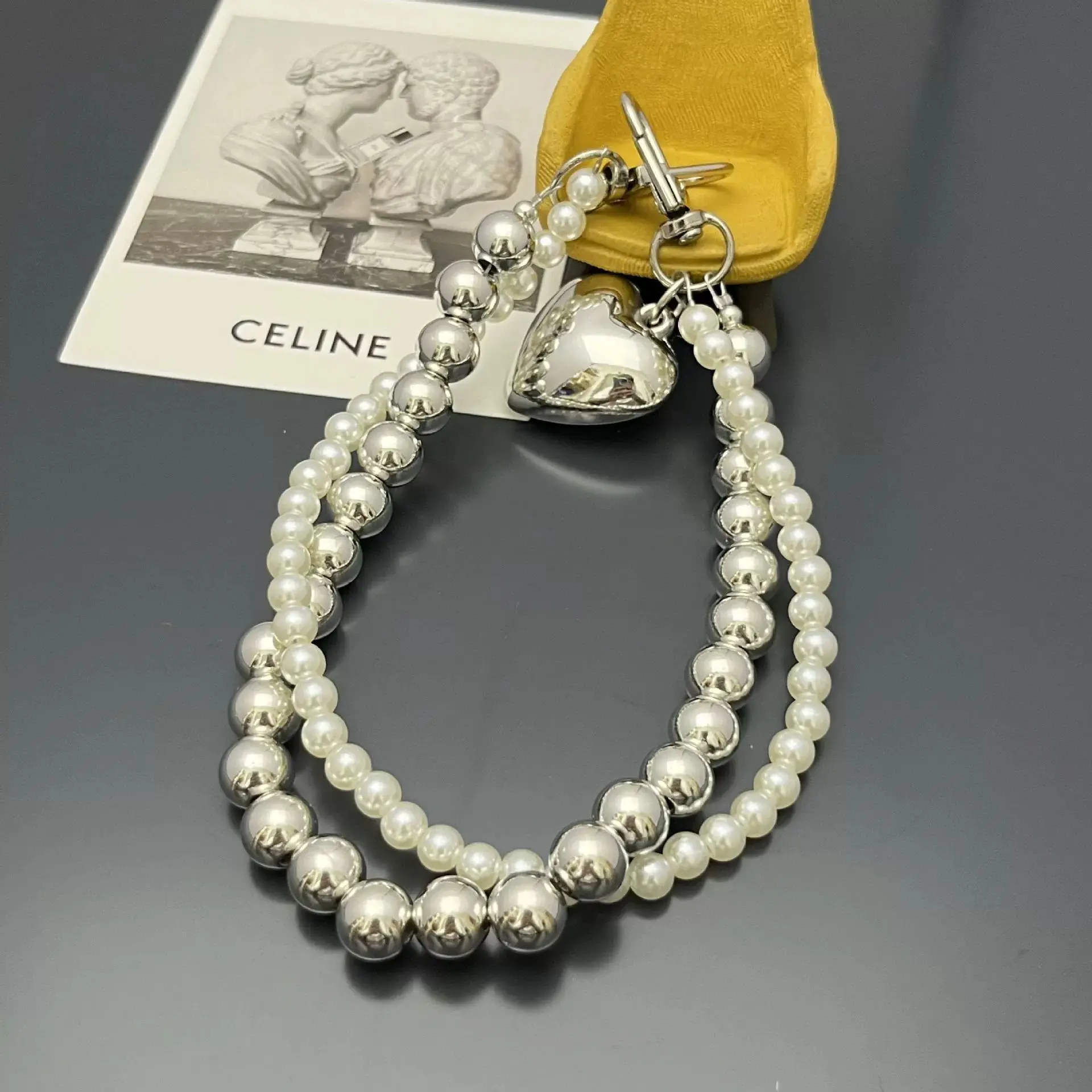 

Simple Pearl Double Chain Heart Short Strap, Versatile Anti-Loss Phone Strap Trendy Accessory