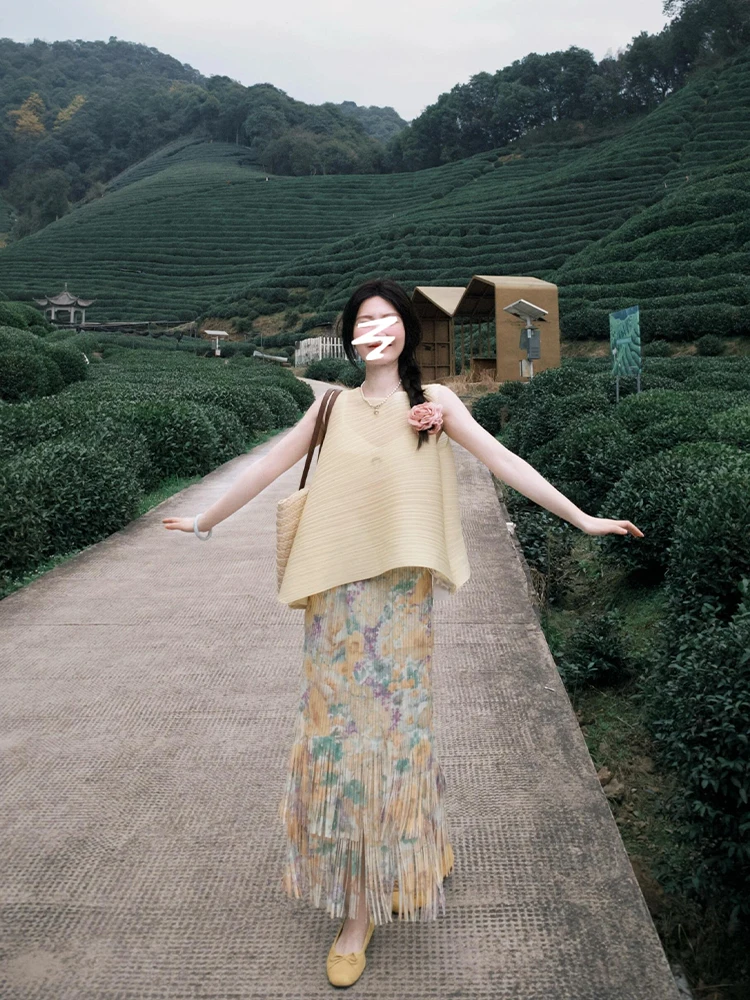 

Летний комплект: топ без рукавов с цветочным принтом и юбка с высокой талией, желтый флуоресцентный цвет, повседневный стиль, свободный крой, футболка