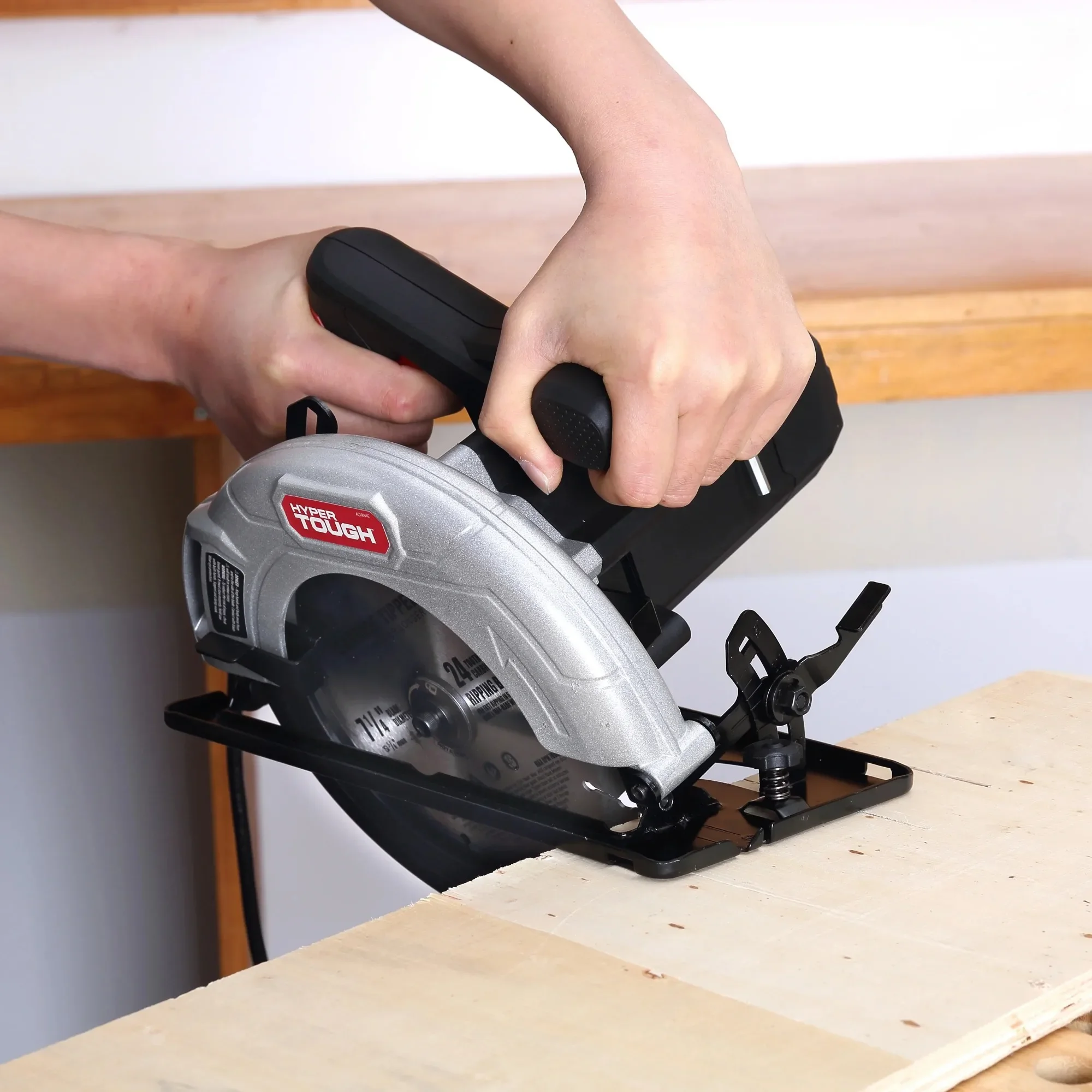 12アンペアコード付き7-1/4インチ丸鋸、スチールプレートシュー、調整可能なベベル、ブレード付き、新品