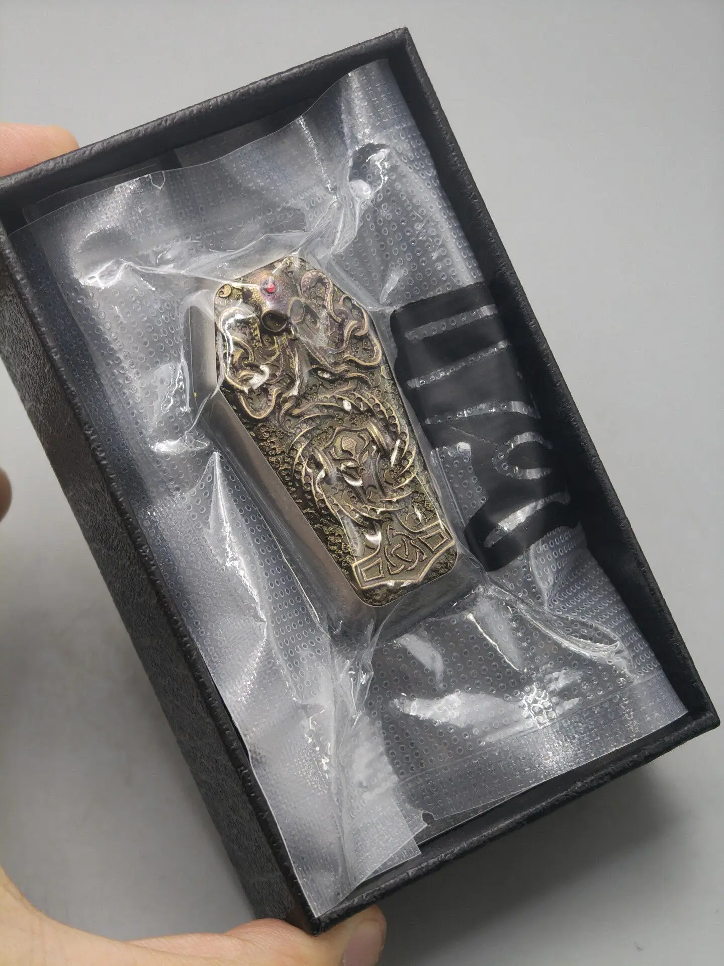 Used EDC Even Number, Cthulhu Official Push Mechanical Push Card Edc Metal Decompression Toy Tide Play