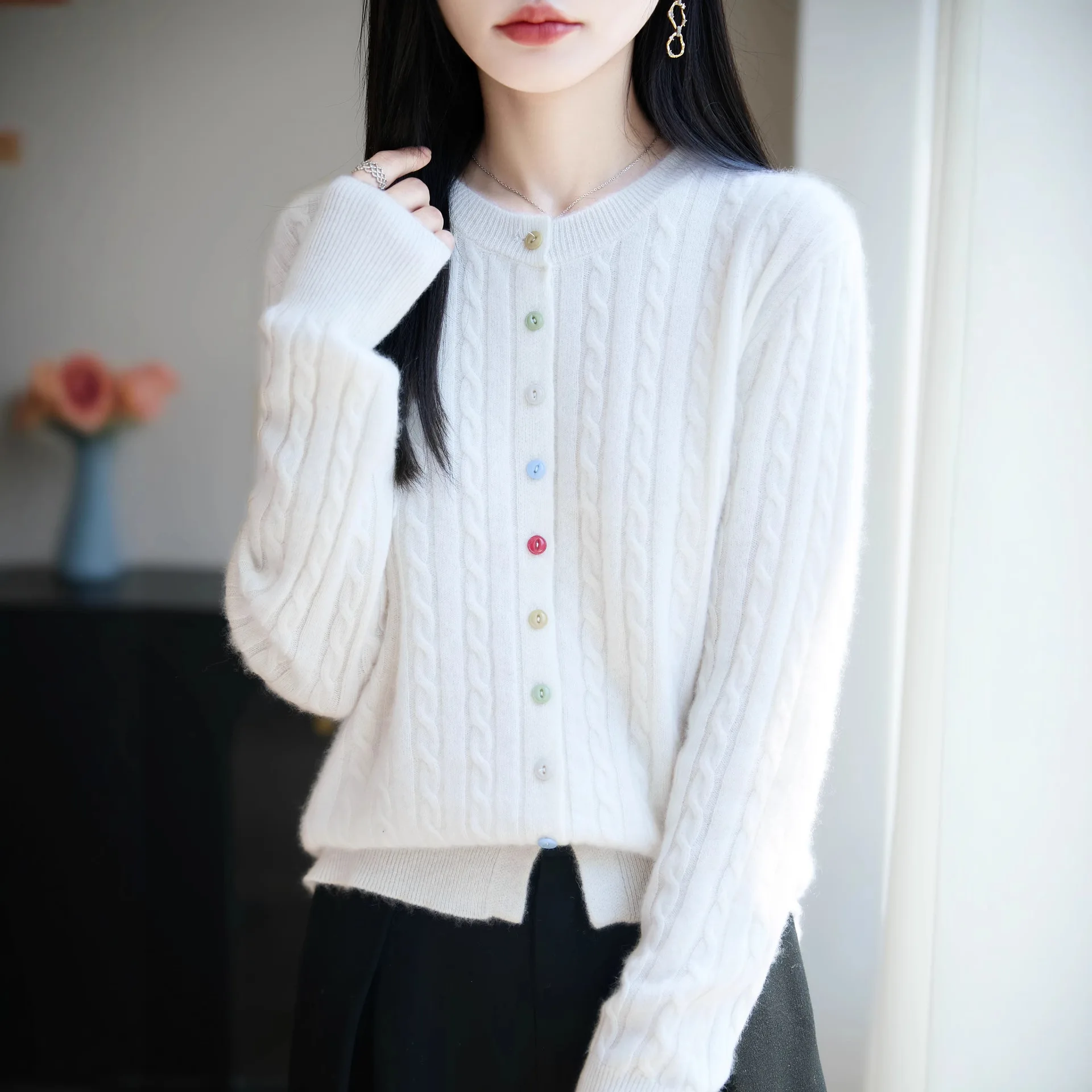 سترات نسائية 100% من الصوف لخريف وشتاء دافئ برقبة دائرية سترة فضفاضة على الموضة الكورية ملابس خارجية محبوكة واحدة الصدر