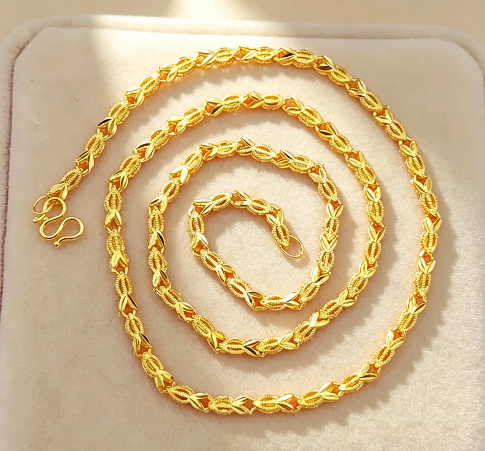 24K Gold AU999 Ethnic Necklace - Exquisite ethnic pattern, light texture, value-preserving Giving a gift to a friend