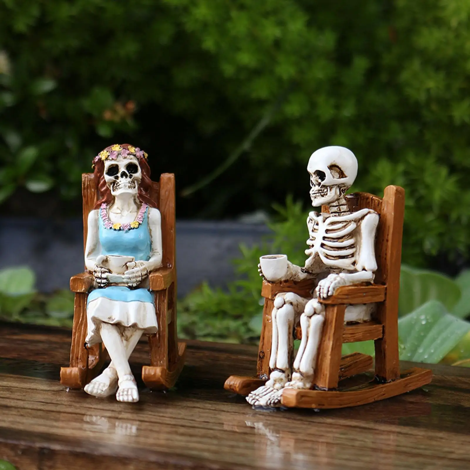 

Halloween Decorations Resin Skeleton Couple Statues Spooky Sculpture Desktop Centerpiece Ornaments for Holiday Festival Party