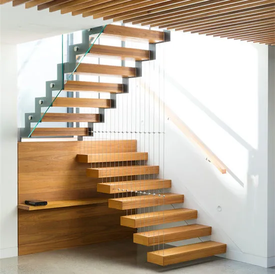 Design delle scale galleggianti per scale con ringhiera verticale