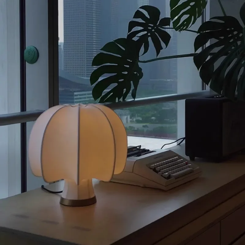 New Chinese Zen retro bedroom bedside warm desk lamp cream wind living room study wabi sandy wind decorative desk lamp