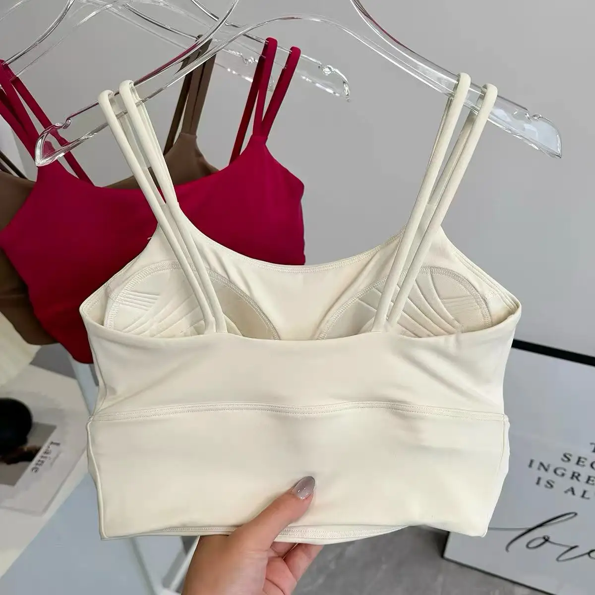 Women's Sports Bra with Padded Cups, Shockproof Running Sexy Strappy Yoga Vest, Outerwear Training Fitness Bra
