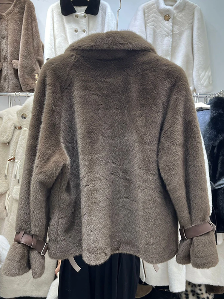 DEAT Women Faux Fur Coat Patchwork Pu Leather Ribbons Notched Collar Gold Buttons Thick Jackets Winter 2024 New Fashion 29L8357