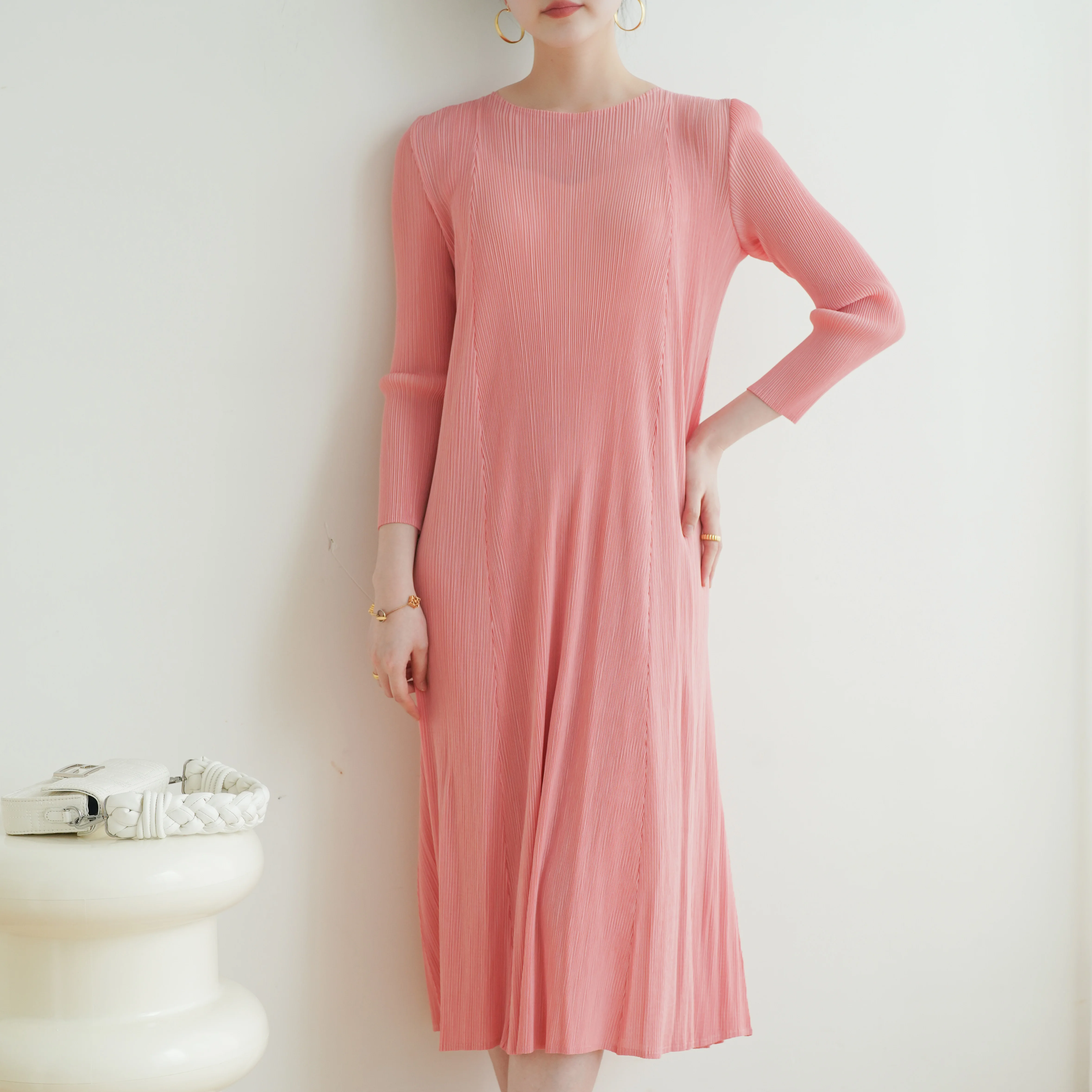 

2024 early spring new pleated fashion super three-dimensional version of the thin high-end dress