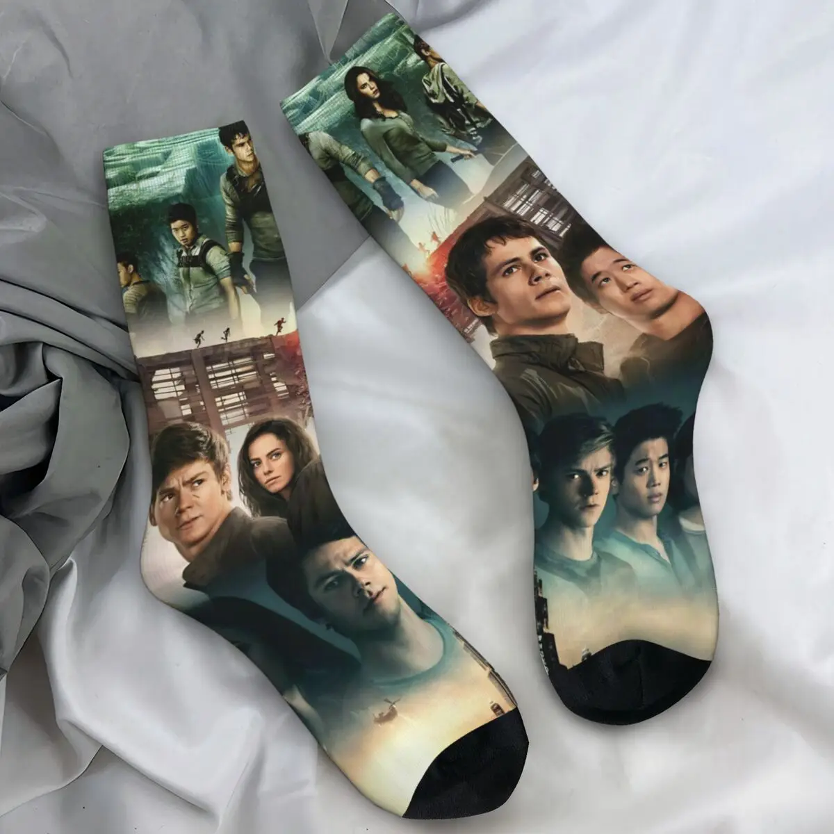 جوارب فيلم الخيال العلمي الأمريكي عداء المتاهة جوارب عصرية للرجال جوارب رياضية متوسطة الجري للخريف جوارب مضادة للعرق #1