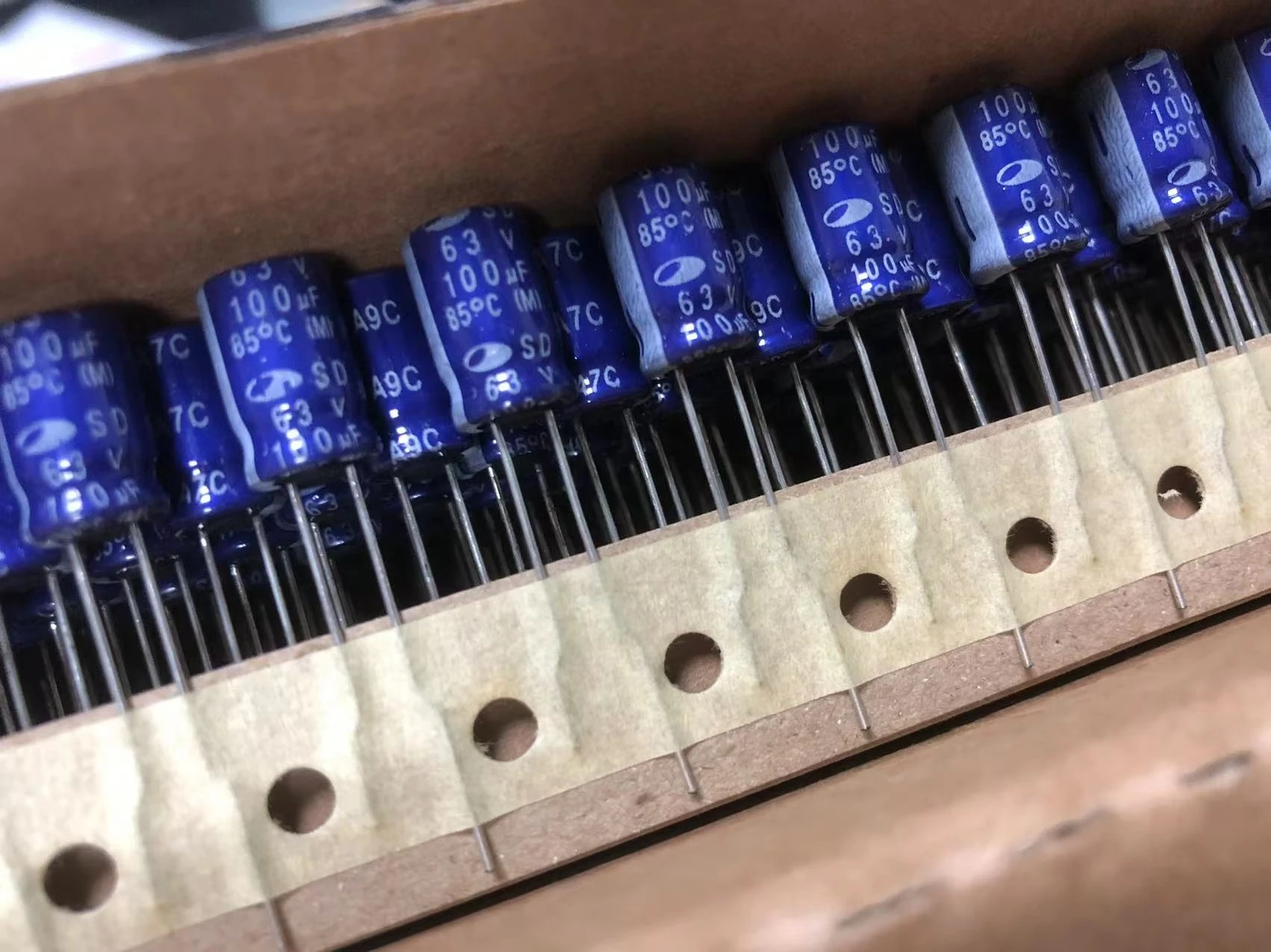 2024 100pcs Original new 100UF 63V Korea SAMWHA Electrolytic Capacitor 63V100UF 8*11.5 SD Blue Robe