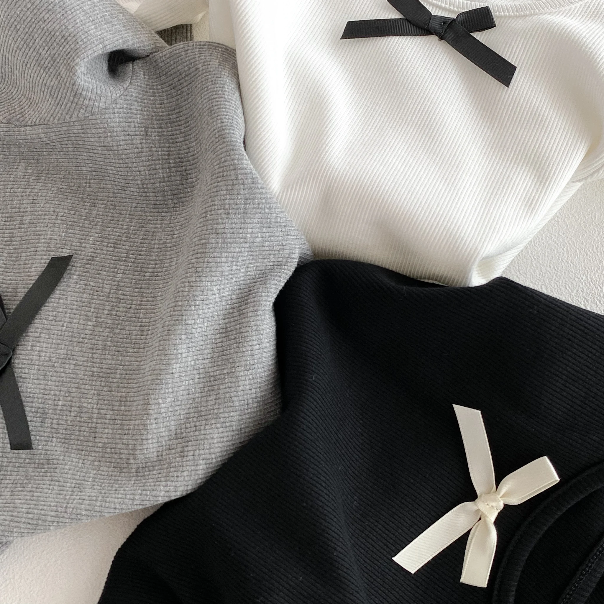 Herbstliches Mädchen-T-Shirt im koreanischen Stil mit Schleife und langen Ärmeln für kleine Mädchen, Baby-Mädchen-Rundhals-Unterhemd – Detail 5