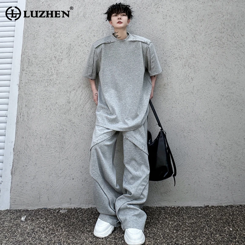 

LUZHEN Metal Decorate Splicing Design Plain Short Sleeved T Shirts Two-piece Sets Stylish Streetwear Men's Straight Pants LZ3735