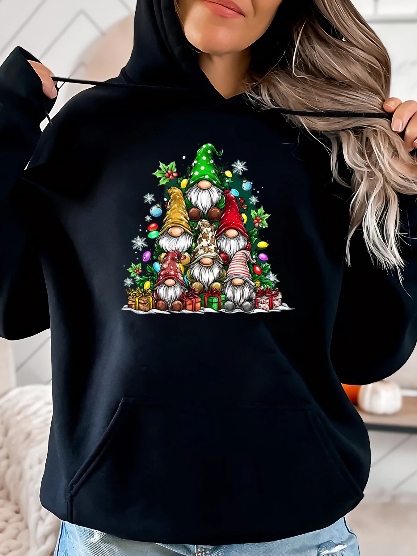 Sudadera con capucha con estampado de árbol de gnomos navideños, ropa informal para mujer, color negro, talla grande