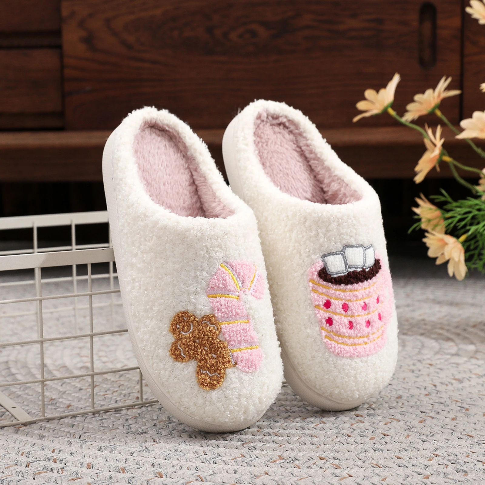 Women Men Christmas Slippers Cozy Fuzzy Slippers Cute Fuzzy Warm Slip On Slippers for Bedroom Living Room Garden Yard
