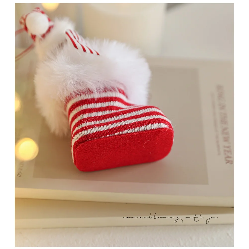 เครื่องประดับตุ๊กตาหมีแขวนออกแบบมาสำหรับต้นคริสต์มาส นุ่มและมีน้ำหนักเบาสำหรับการตกแต่งตามฤดูกาลในบ้านหรือที่ทำงาน