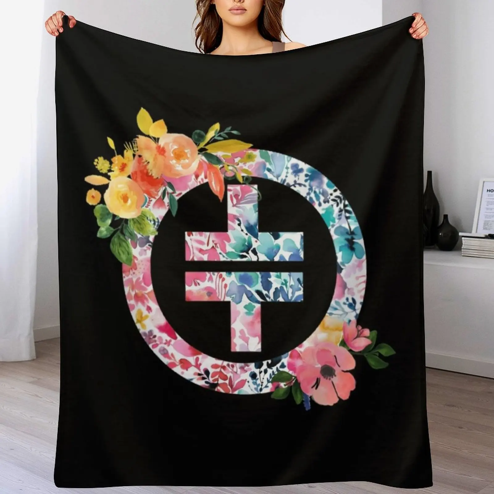 

Tt Logo Throw Blanket Loose Flannel Fabric christmas gifts Baby Blankets