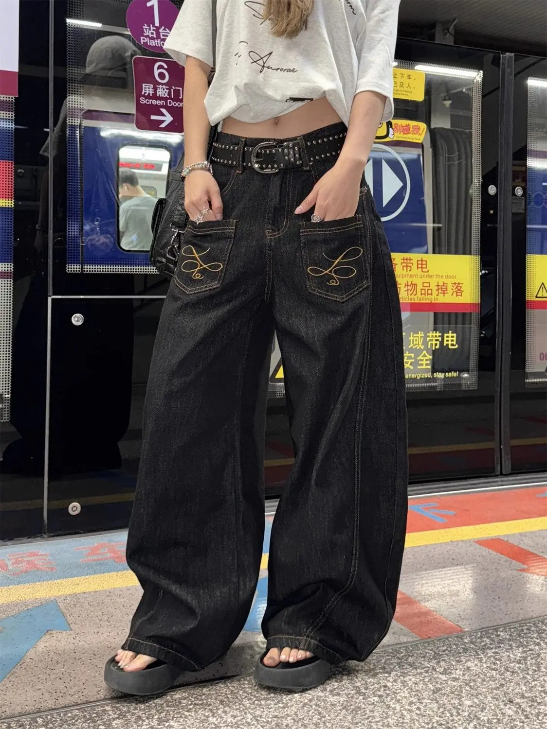 

Women's Black Pocket Embroidered Jeans American Vintage Hot Girl Y2k Loose Straight High Waist Wide-Leg Pants 2025 New Trendy