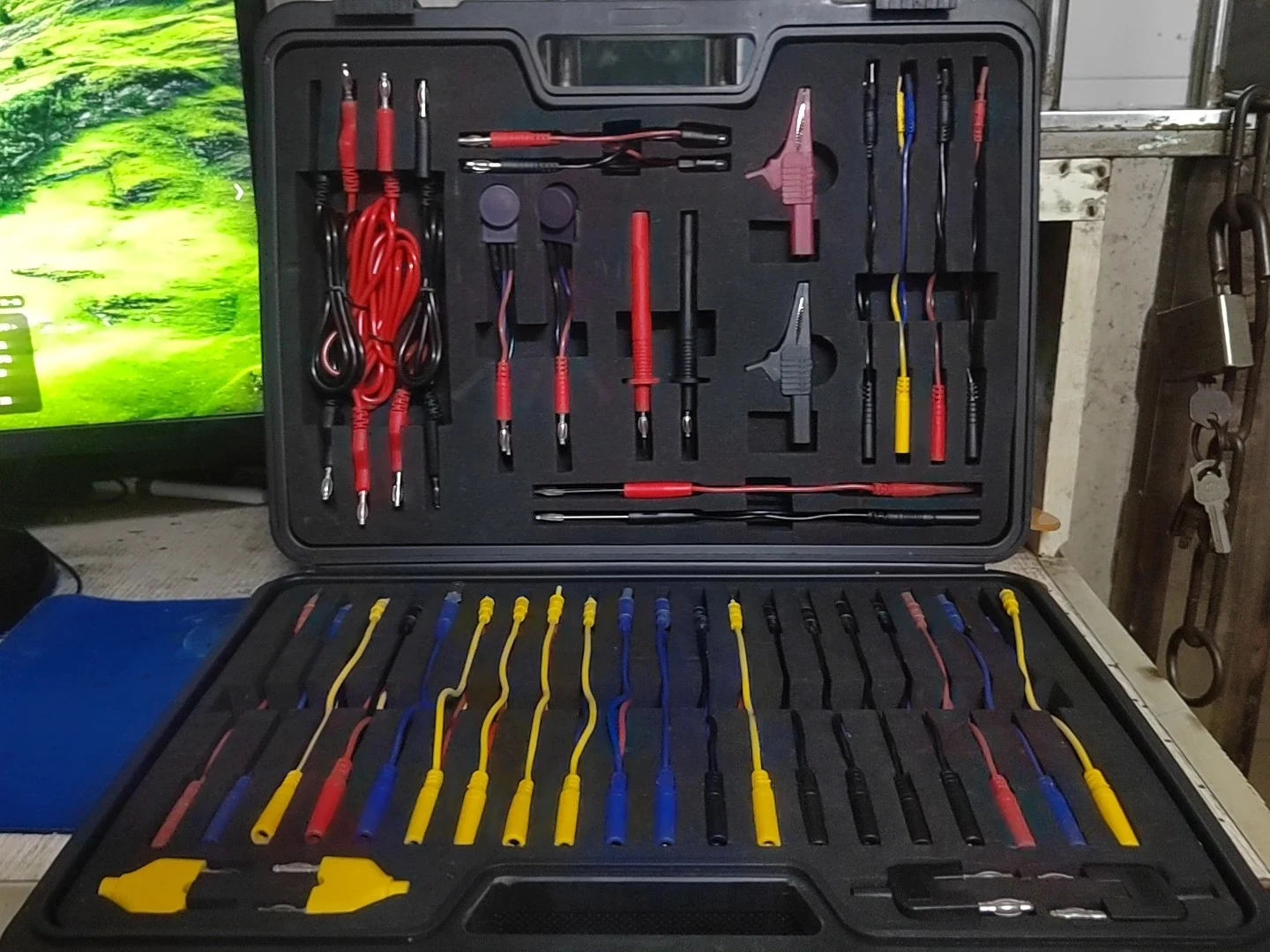 Suitable for automotive circuit detection terminal probe set, with multimeter junction box and complete tools