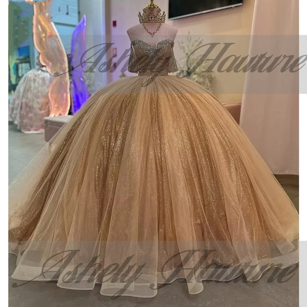 Dostosowane złote sukienki na quinceanerę Off Shoulder Crystal Sweep Train Women Prom Party Dress Vestido De xv Anos Sweet 15 16 Girl
