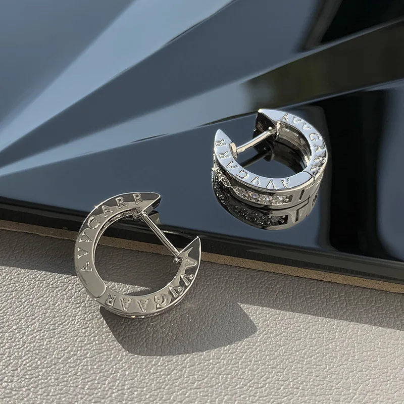 أقراط ذهبية عائلية 2 ب للنساء ، شعور عالي الجودة ، حروف فرنسية قديمة ، أقراط دائرة من الزركون ، فاخرة خفيفة