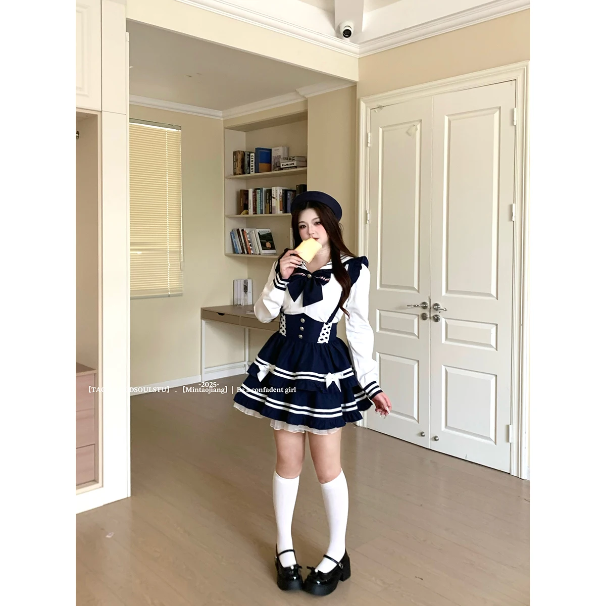 Camicia con fiocco che riduce l'età a maniche lunghe allentata giapponese dolce blu scuro taglie forti Set di gonne con cinturino alla moda blu a vita alta per ragazza carina