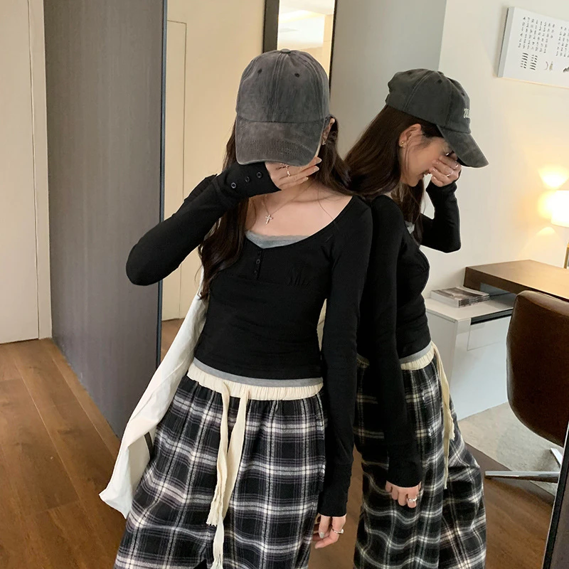 أسود وهمية قطعتين تقسم الداخلية أسفل قميص للنساء 2025 الربيع والخريف جديد بأكمام طويلة تي شيرت