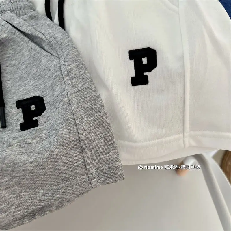 2025 الأطفال السراويل الصيف جديد الفتيان والفتيات رسالة P المطرزة القطن Sweatpants المتوسطة والأطفال السراويل غير رسمية T