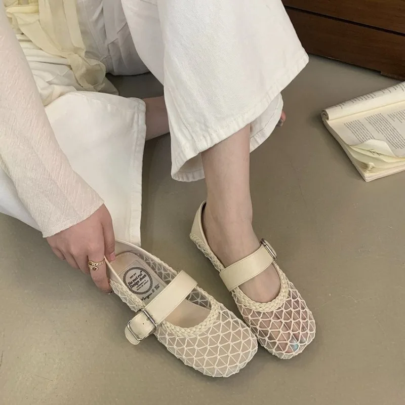 

Новые женские мюли-сандалии 2026 года во французском стиле: сетчатые, дышащие, с мягкой подошвой, закрытым носком, на плоской подошве, для лета, модные, для улицы