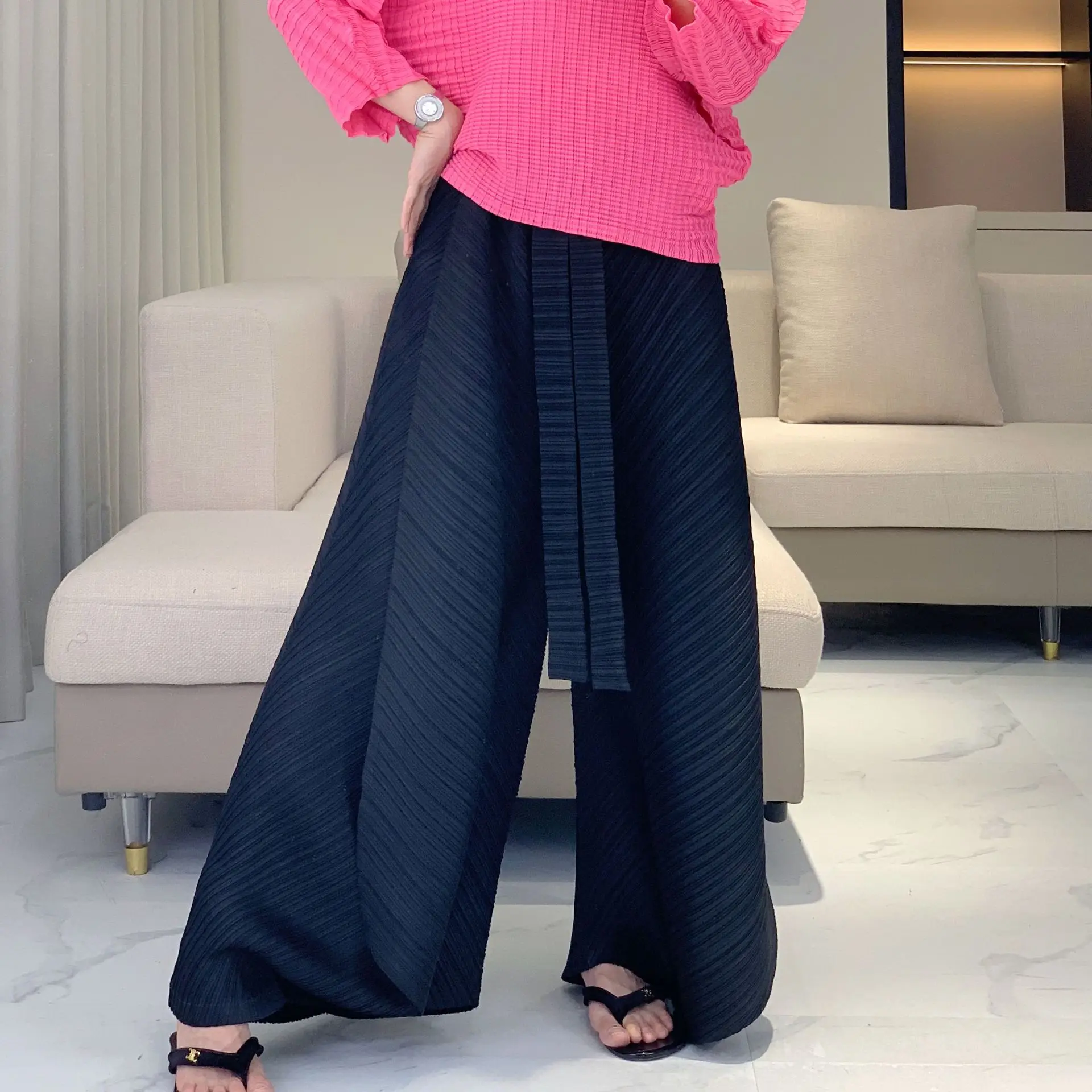 Miyake Drape Casual Wide-leg Pants Women's Japanese Loose and Thin High-waisted Swinging Pants Elegant Design Pants Versatile