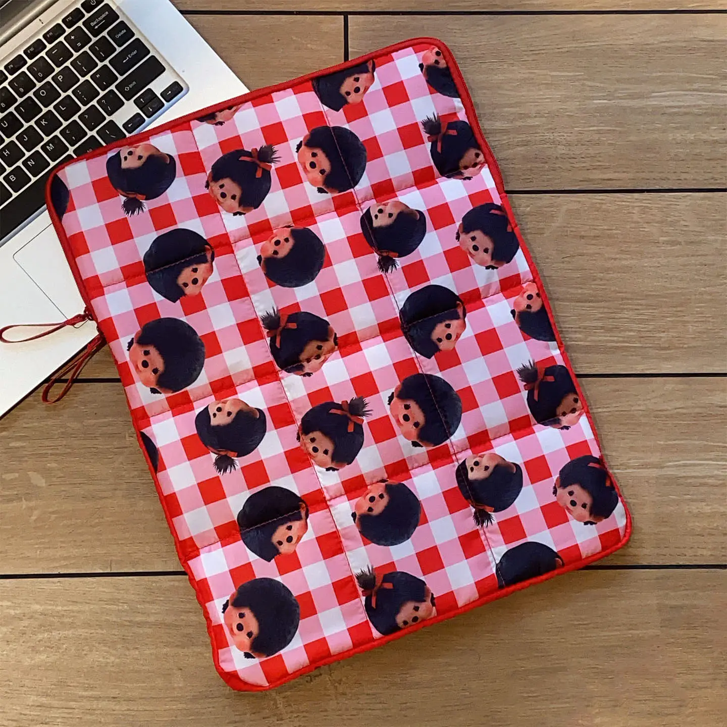 

Japanese Mengqiqi Animation Peripheral Red Plaid 16-inch Laptop Bag Cute Ultra-Light Shockproof Hand Holder Liner Bag Women