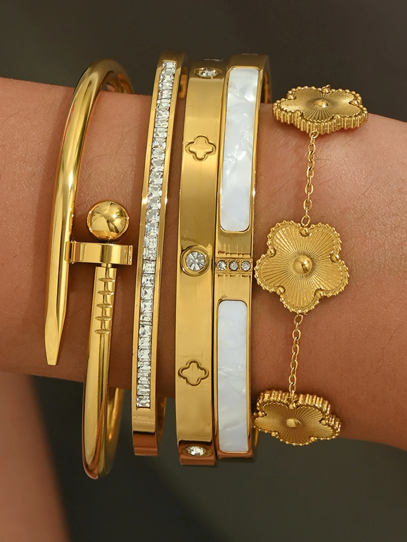 طقم ألماس ذهبي من الفولاذ المقاوم للصدأ سوار نسائي بأربع أوراق البرسيم، مجوهرات عصرية من الفولاذ المقاوم للصدأ، سوار على شكل زهرة بخمس أوراق