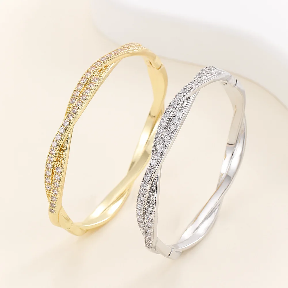1Pc Copper Mobius Zirconia Starry Sky Rhinestone Bangle, Light Luxury High Texture Hand Jewelry for Daily