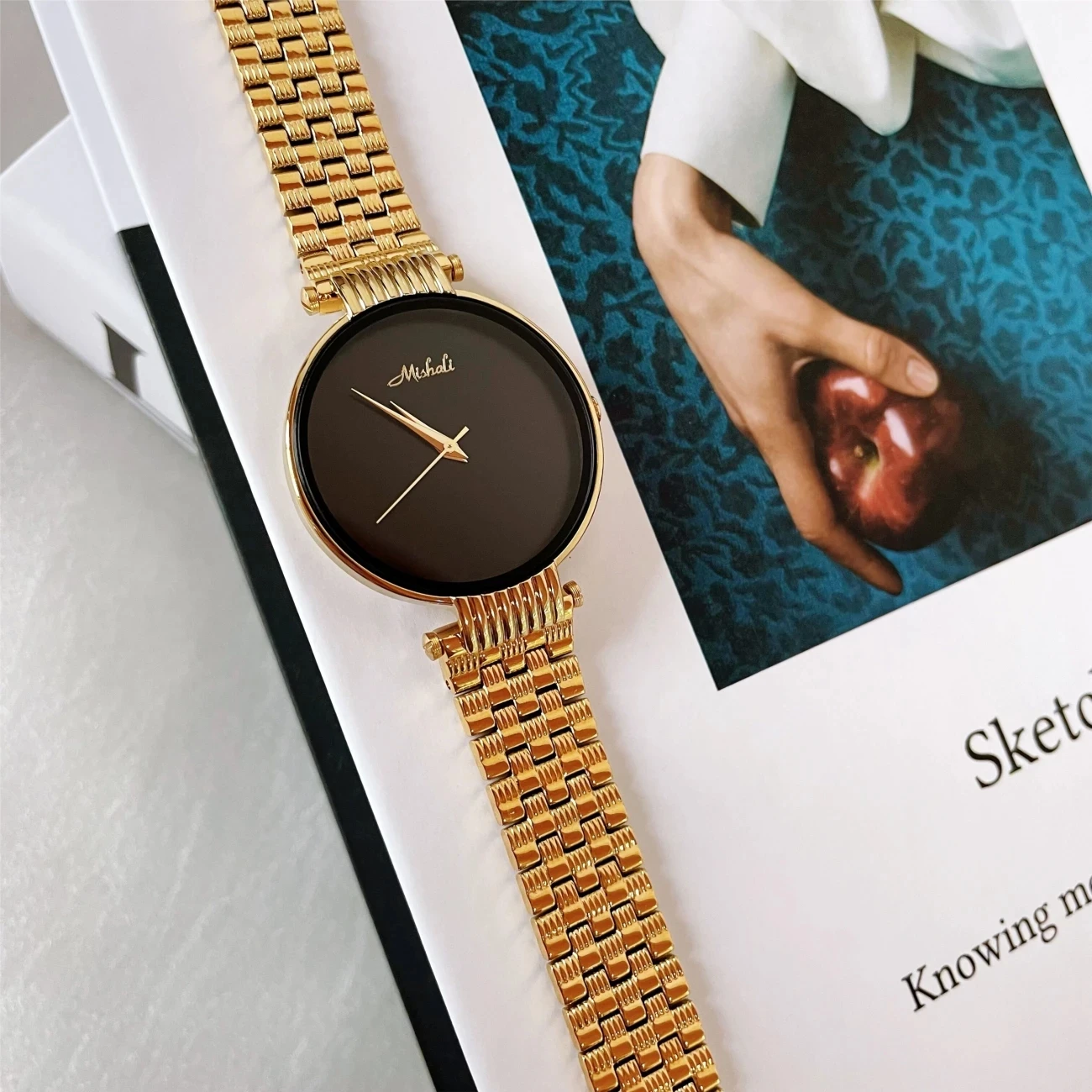 Scopri il Fascino di Orbicolare: Orologi da Donna con Design Medievale per il 2025