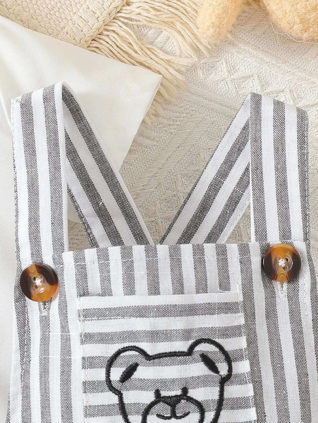 طقم مآزر حفاضات صيفية رفيعة للأطفال الأولاد والبنات مع تي شيرت بأكمام قصيرة وزرة طقم مكون من قطعتين