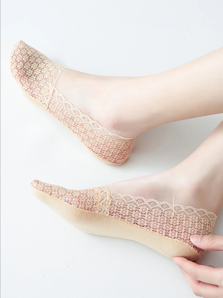 5 أزواج من الجوارب النسائية العصرية غير المرئية ذات الفم الضحل القابلة للتنفس بلون سادة وزهر البرقوق والدانتيل القصير