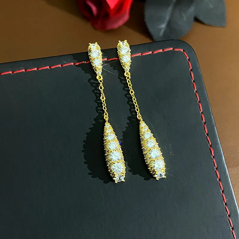 Teardrop‑Shaped Zircon Stud Earrings, Minimalist Cold‑Style Fashion Earrings for Women, Light‑Luxury High‑End Exquisite Jewelry