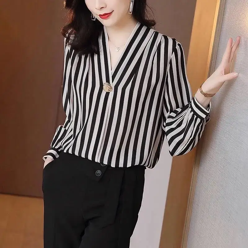 2023 Spring and Autumn Elegance Commuting Simplicity V-neck Bead Stripe Print Loose and Versatile Western Style Women\'s Shirt