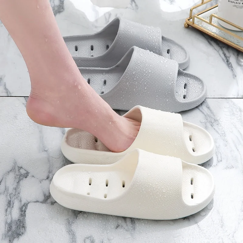 Quick-drying cheap women\'s slippers Non-slip soft-sole bathroom slippers hollowed out leaky slippers Casual couple home slippers