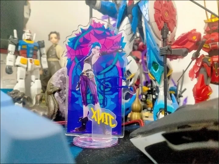LOL غامض لوحة زخارف مكتب Jinx الدائمة السادس جمع حلية الإكسسوارات تأثيث المواد الاكريليك دمية نموذج لعبة مجوهرات