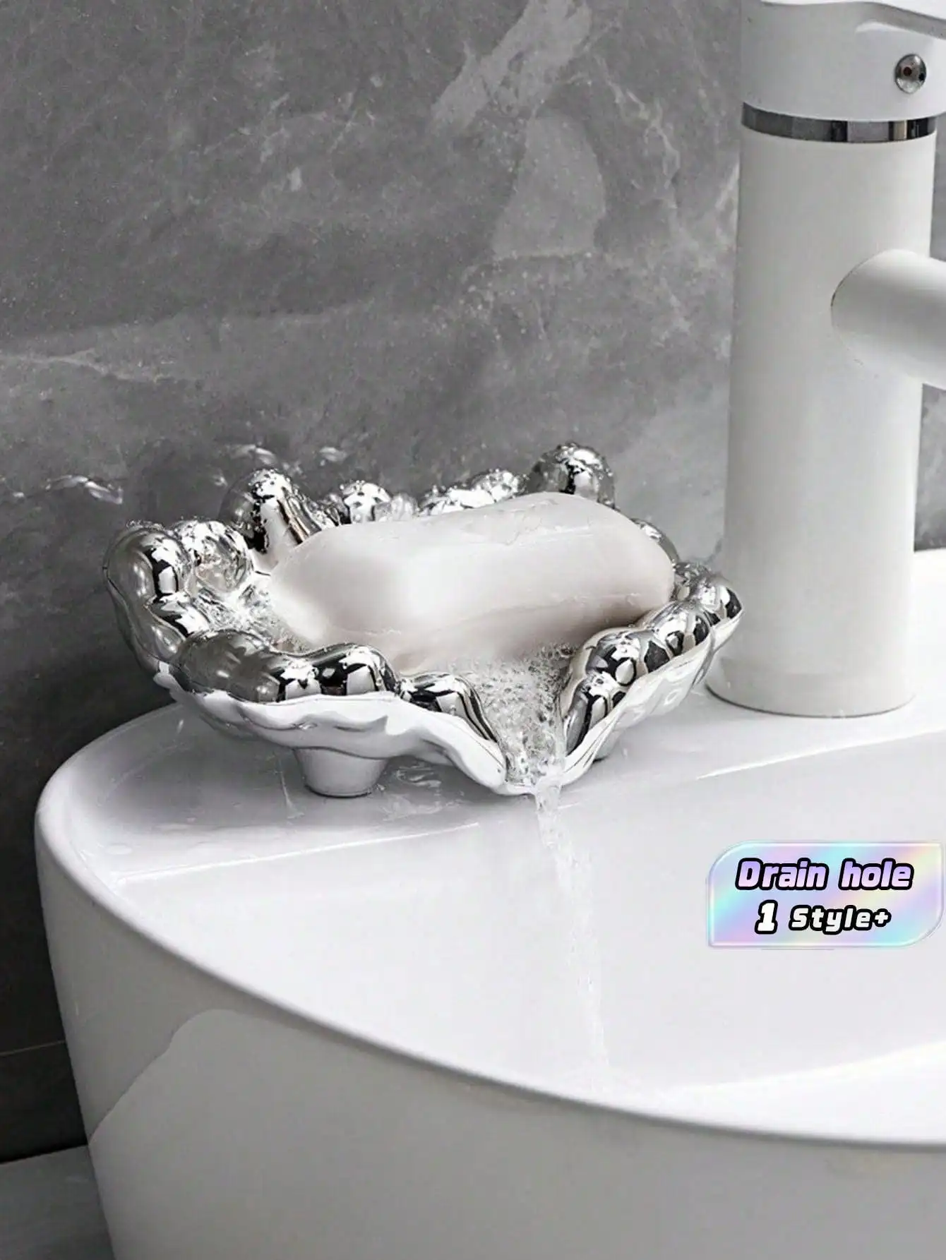 1PC Cloud Shaped Soap Dish Creative Non Punch Soap Holder Drain Sink Soap Tray Durable Plastic Bathroom Decor For Home Holiday Gift Christmas Decorations Summer Beach Housewarming Wedding Present White Blue Aesthetic