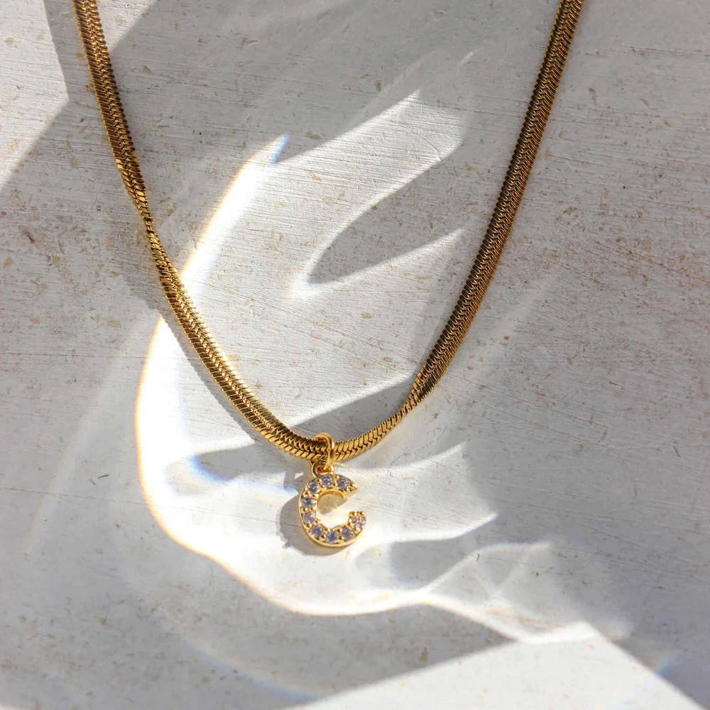 Новый блестящий циркон из нержавеющей стали с подвеской в виде буквы алфавита, ожерелье, водостойкая плоская цепочка в виде змеи, мини-перчатное колье, воротник, ювелирные изделия